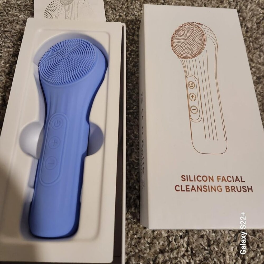 Multifunctional silicon Facial Cleaning Brush New In Box Unopened